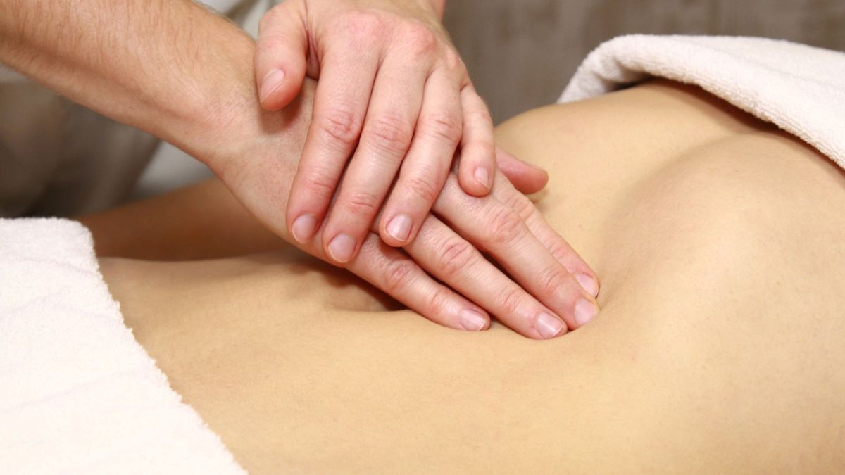 Masaje linfático abdominal: beneficios y cómo hacerte uno