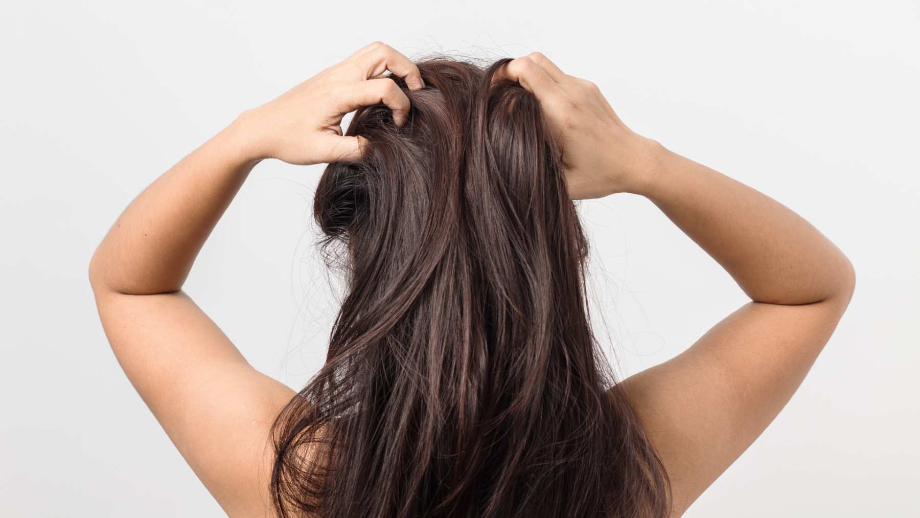 Cómo exfoliar el cuero cabelludo: trucos y productos